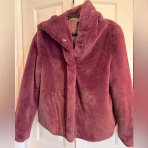 Gorgeous 💝Maroon, Faux Fur Waist Length Coat w a Hood , Strong Snaps, Pockets